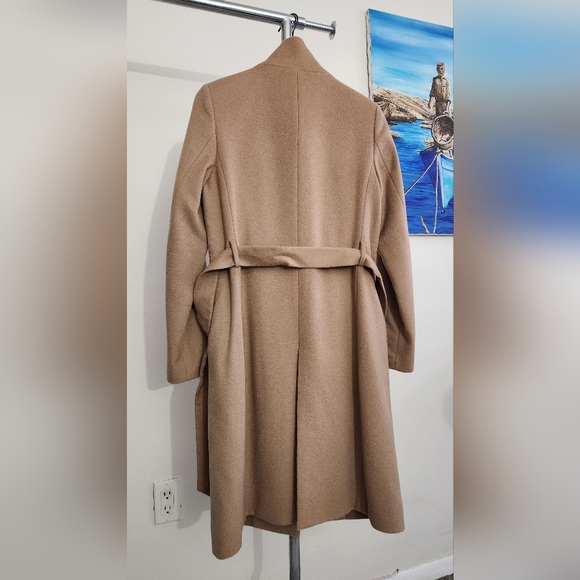 Uniqlo Cashmere and Wool Coat - Picture 5 of 10